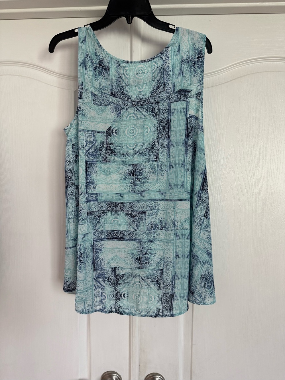 Sleeveless Aqua Patterned Button-Front Tank Top - Picture 2 of 5